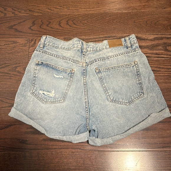 Size 8 Aeropostale Mom Shorts with Cross Buttons - Picture 2 of 3